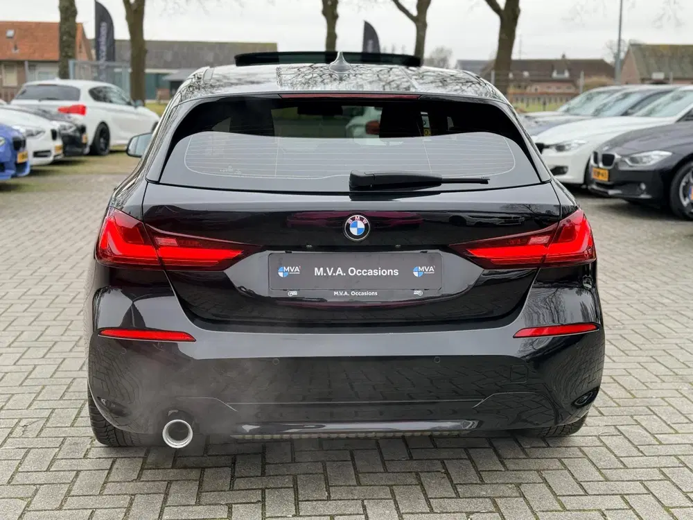 BMW 1-serie 118i Executive Edition uit 2019, foto 8