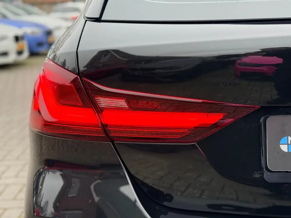 BMW 1-serie 118i Executive Edition uit 2019, foto 9