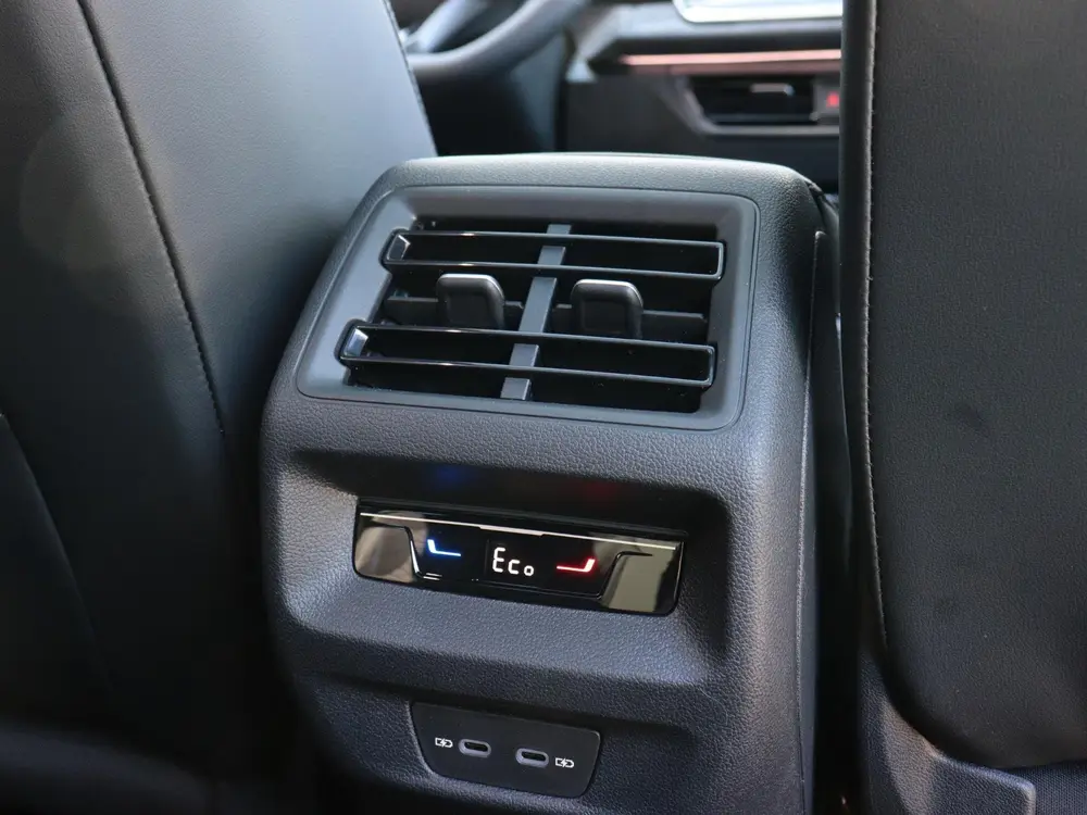 Volkswagen Tayron R-Line Edition 1.5 eHybrid 200 kW / 272 PK uit 2026, foto 16