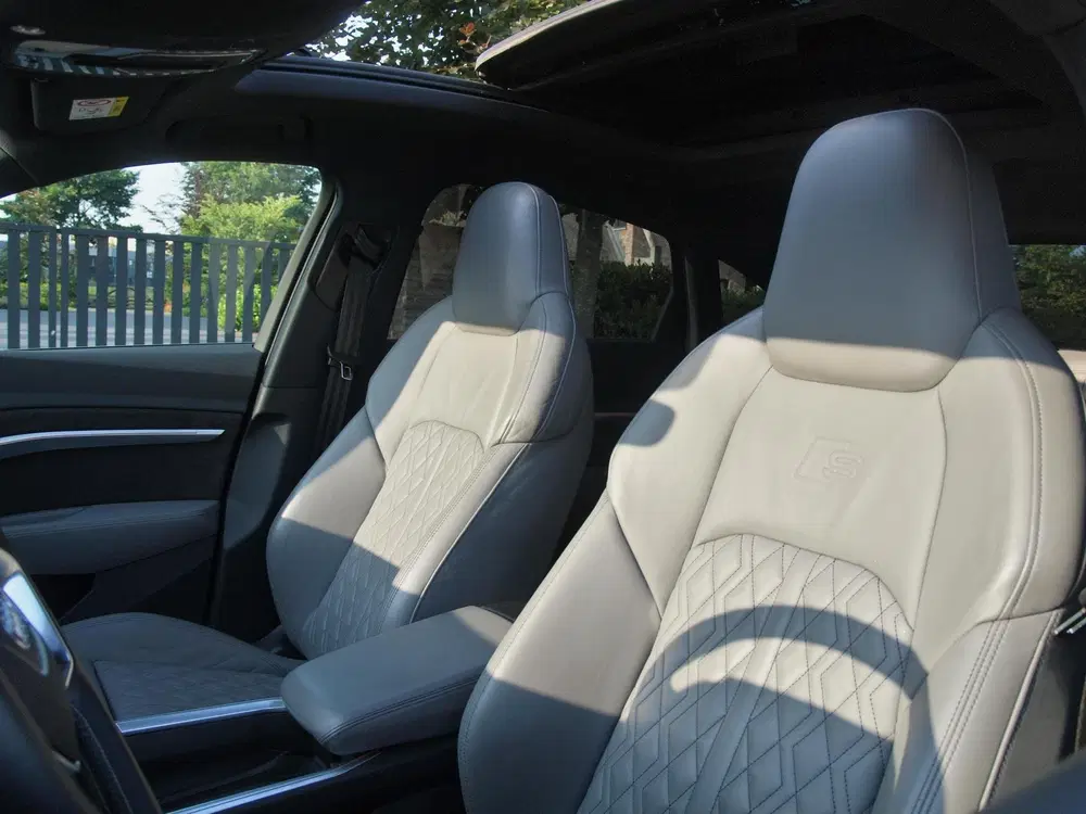 Audi e-tron 55 quattro S edition 95 kWh uit 2020, foto 13