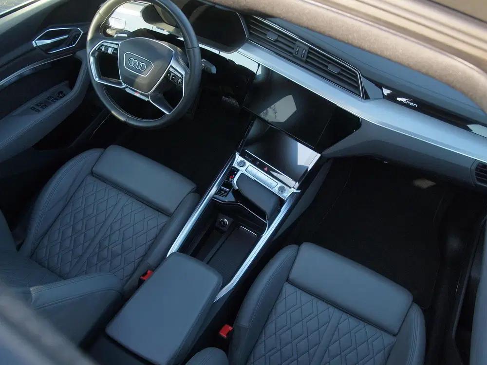 Audi e-tron 55 quattro S edition 95 kWh uit 2020, foto 2