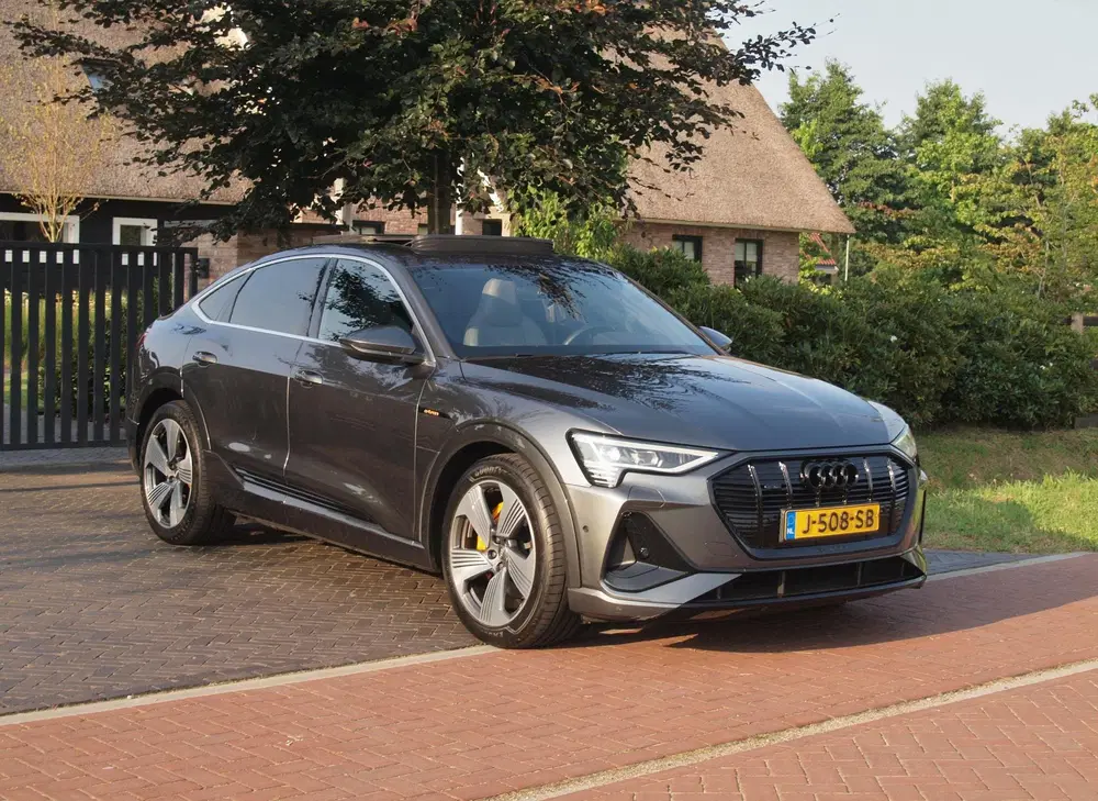 Audi e-tron 55 quattro S edition 95 kWh uit 2020, foto 4