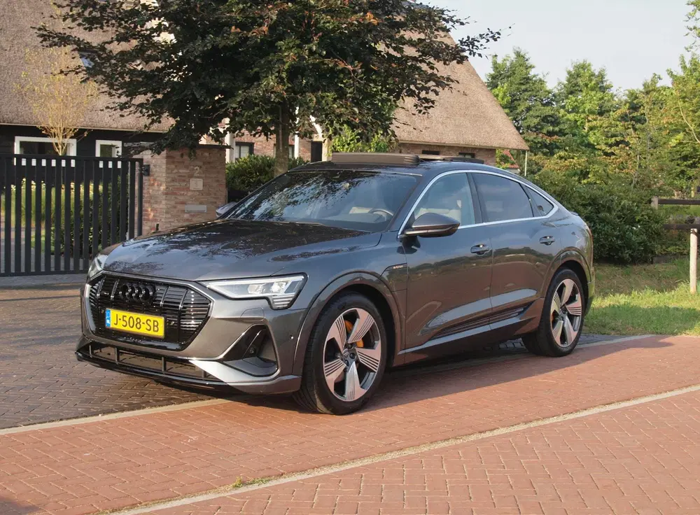 Audi e-tron 55 quattro S edition 95 kWh uit 2020, foto 6