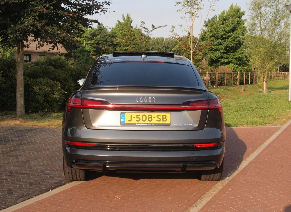 Audi e-tron 55 quattro S edition 95 kWh uit 2020, foto 9