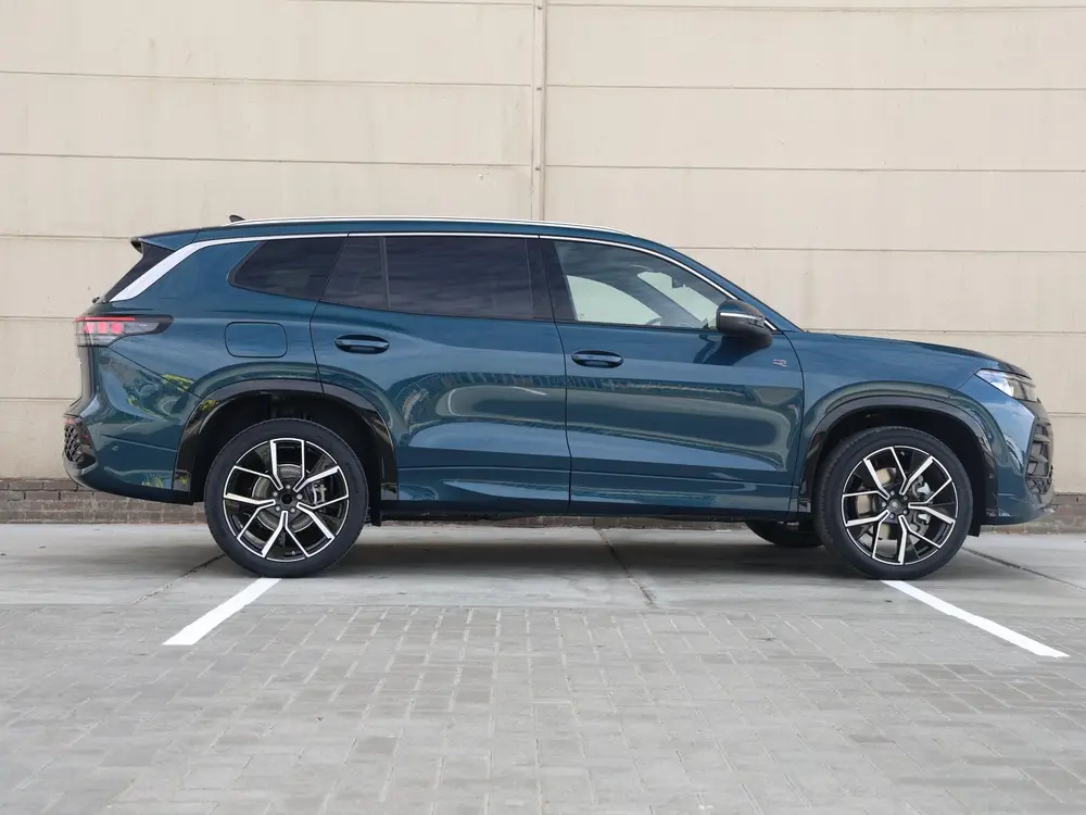 Volkswagen Tayron R-Line Edition 1.5 eHybrid 272 PK | Naviga uit 2026, foto 2