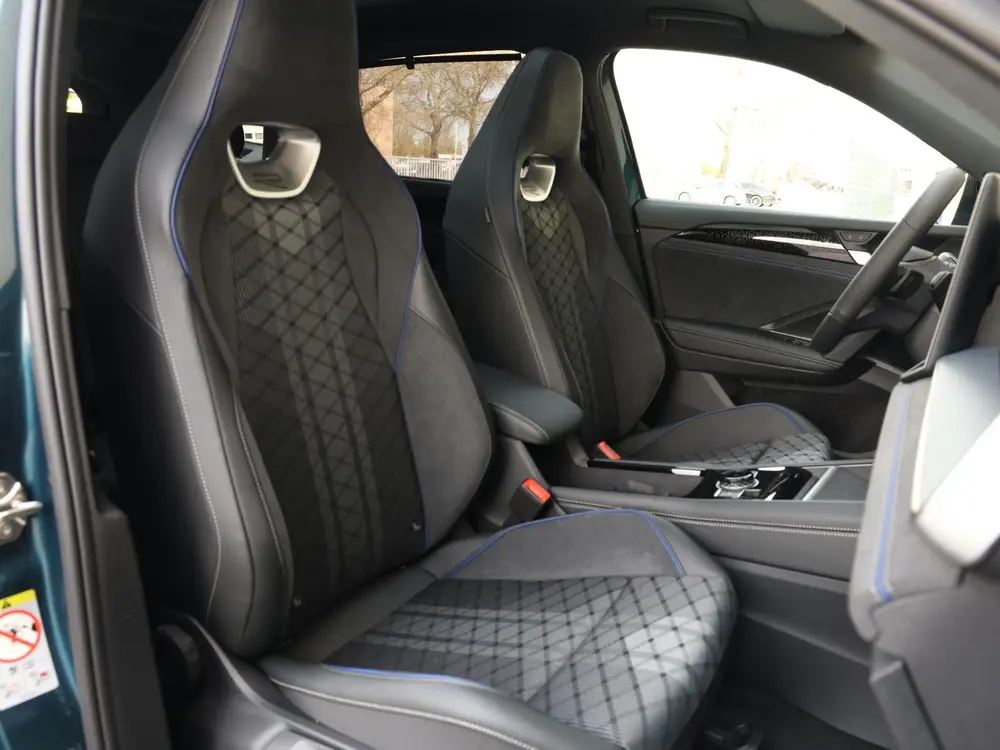 Volkswagen Tayron R-Line Edition 1.5 eHybrid 272 PK | Black uit 2026, foto 7