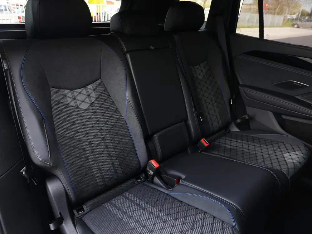 Volkswagen Tayron R-Line Edition 1.5 eHybrid 272 PK | Black uit 2026, foto 8