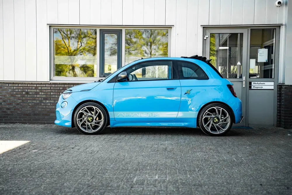 Fiat 500C 500C Abarth Scorpionissima uit 2023, foto 10
