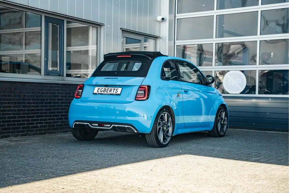 Fiat 500C 500C Abarth Scorpionissima uit 2023, foto 3