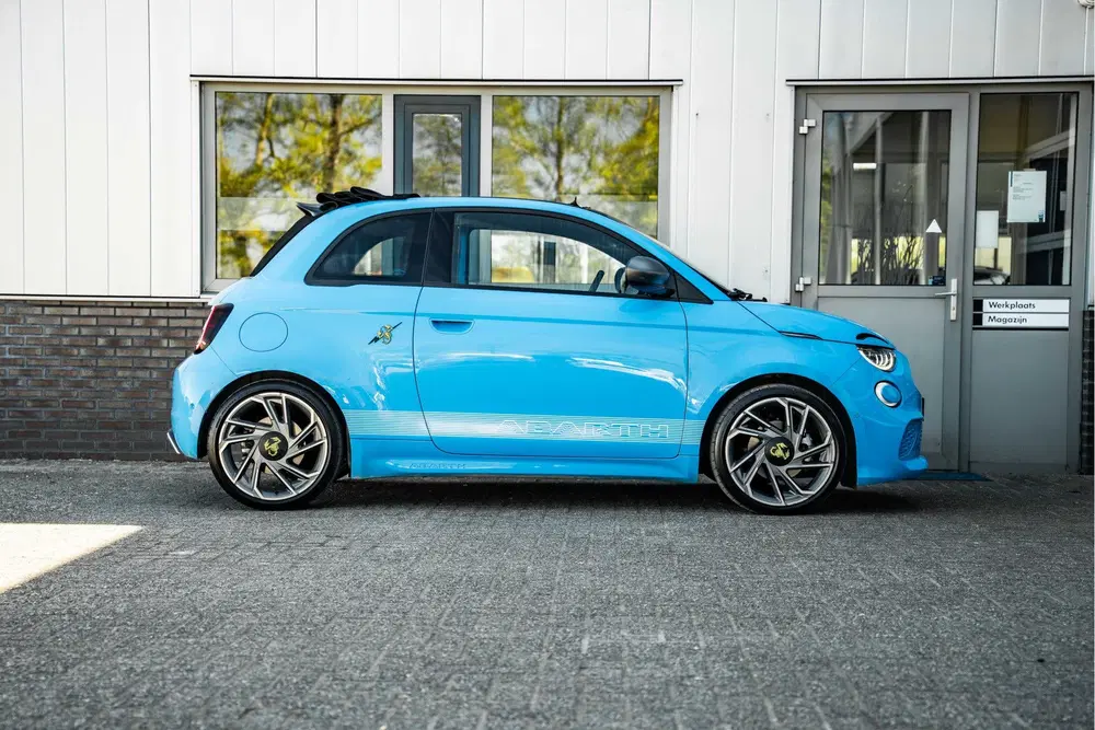 Fiat 500C 500C Abarth Scorpionissima uit 2023, foto 9