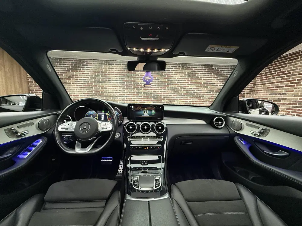 Mercedes-Benz GLC 300 4MATIC AMG Premium Plus Pano uit 2019, foto 17