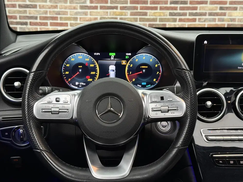 Mercedes-Benz GLC 300 4MATIC AMG Premium Plus Pano uit 2019, foto 18