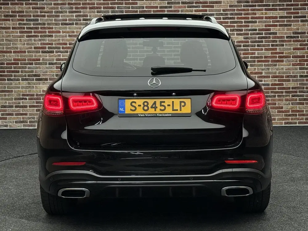 Mercedes-Benz GLC 300 4MATIC AMG Premium Plus Pano uit 2019, foto 2