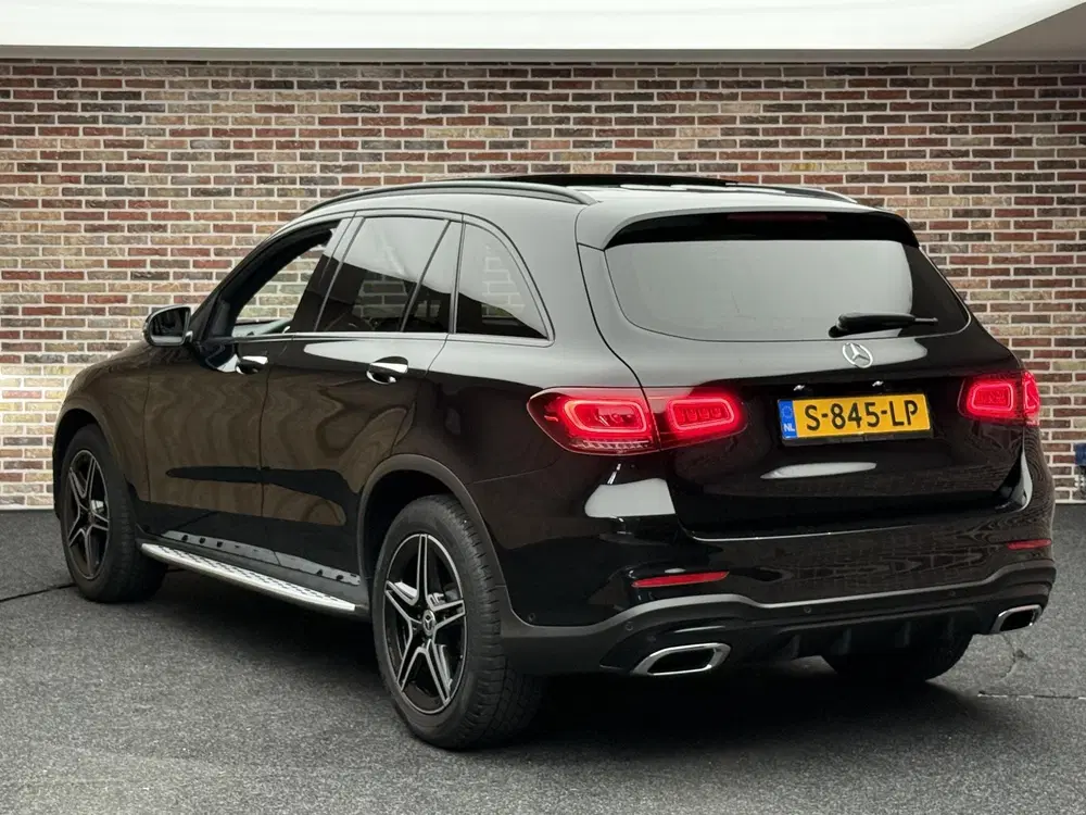 Mercedes-Benz GLC 300 4MATIC AMG Premium Plus Pano uit 2019, foto 8