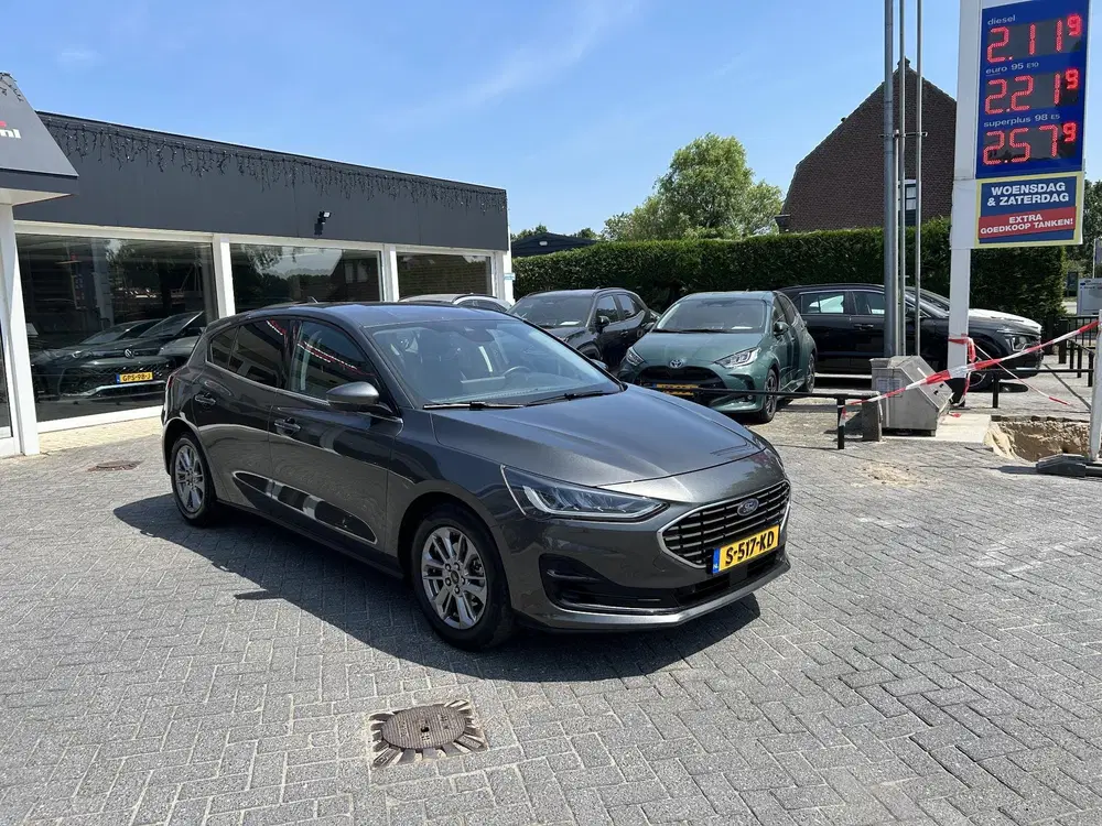 Ford Focus 1.0 EcoBoost Hybrid Titanium uit 2023, foto 2