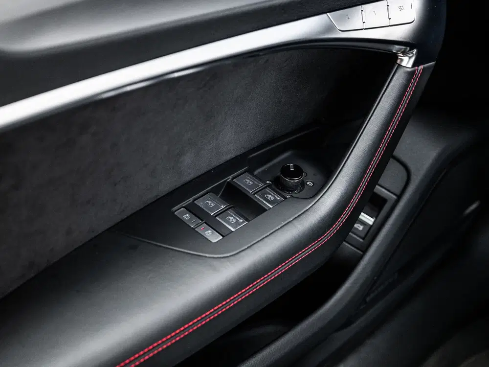 Audi RS6 C8 4.0 TFSI Quattro uit 2020, foto 11