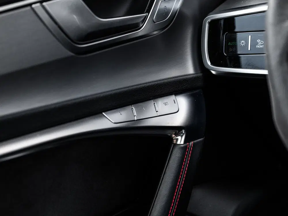Audi RS6 C8 4.0 TFSI Quattro uit 2020, foto 15