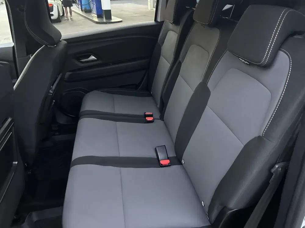 Dacia Jogger 1.6 Hybrid 140 Extreme 7p. uit 2024, foto 11