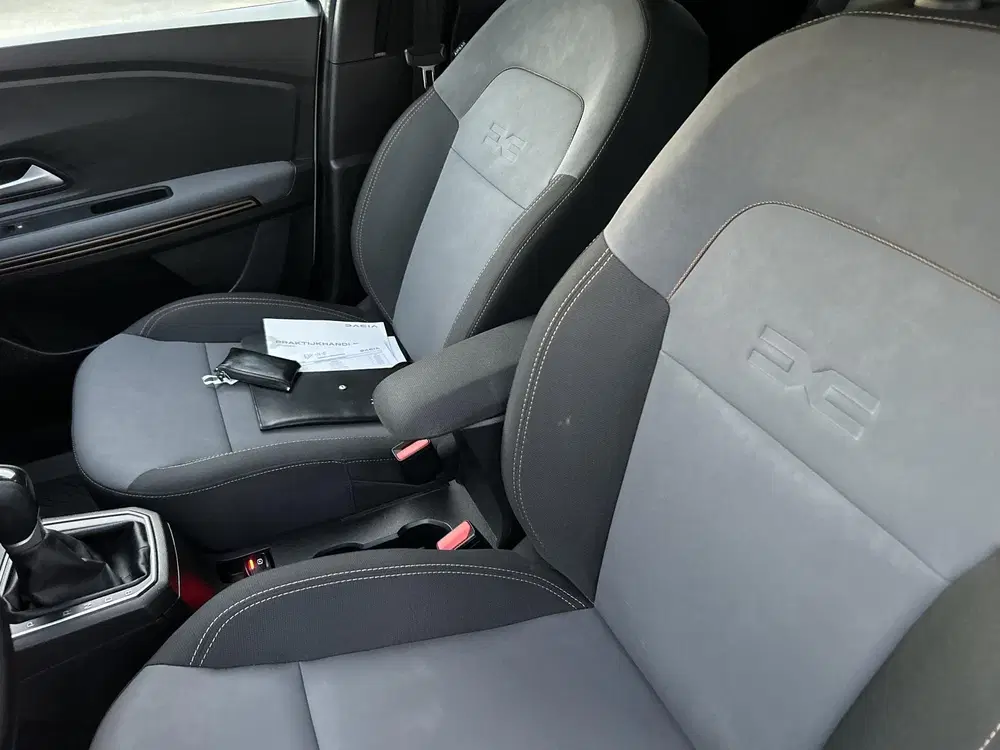 Dacia Jogger 1.6 Hybrid 140 Extreme 7p. uit 2024, foto 14