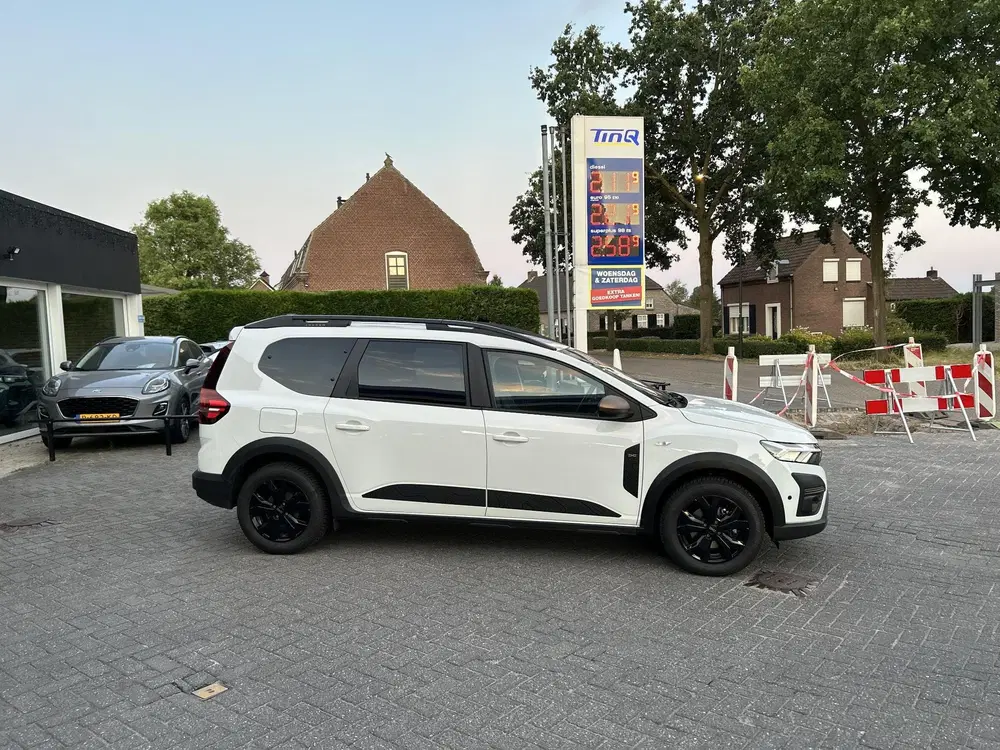 Dacia Jogger 1.6 Hybrid 140 Extreme 7p. uit 2024, foto 3