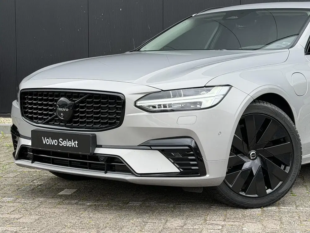 Volvo V90 2.0 T6 Plug-in hybrid AWD Ultra Dark BLACK uit 2024, foto 2