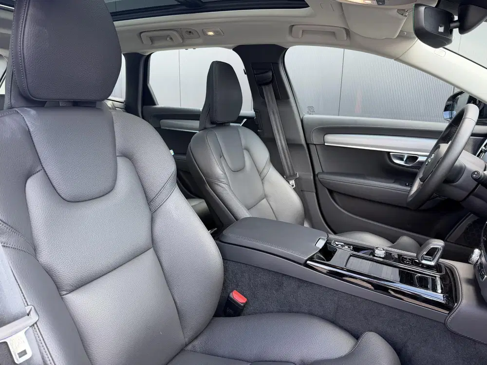 Volvo V90 2.0 T6 Plug-in hybrid AWD Ultra Dark BLACK uit 2024, foto 5