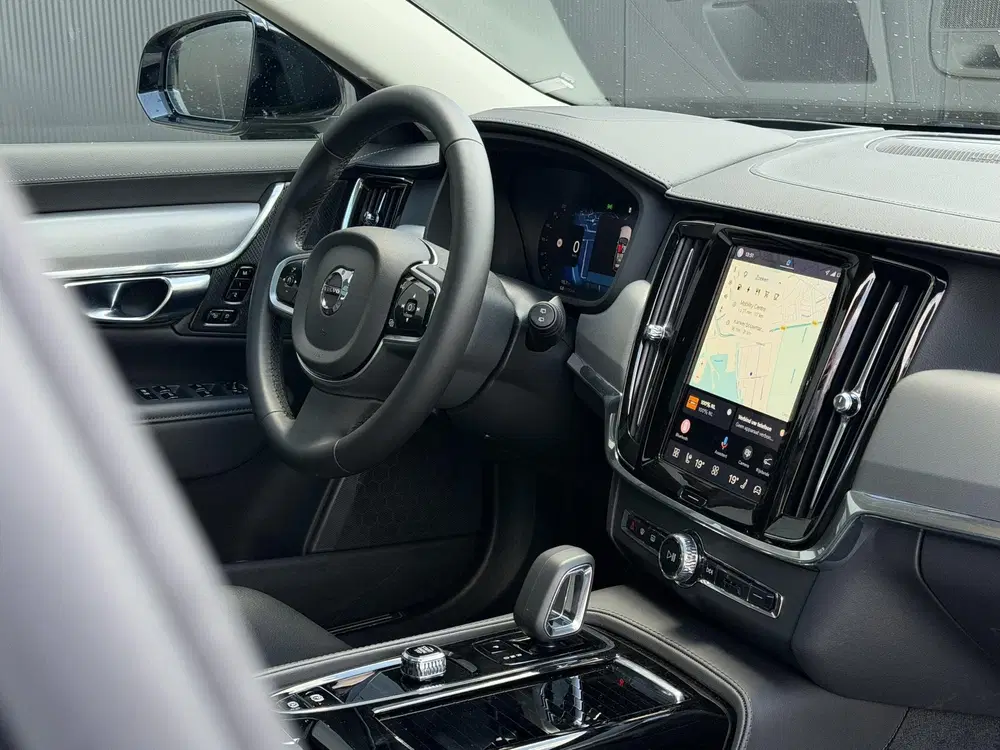 Volvo V90 2.0 T6 Plug-in hybrid AWD Ultra Dark BLACK uit 2024, foto 6