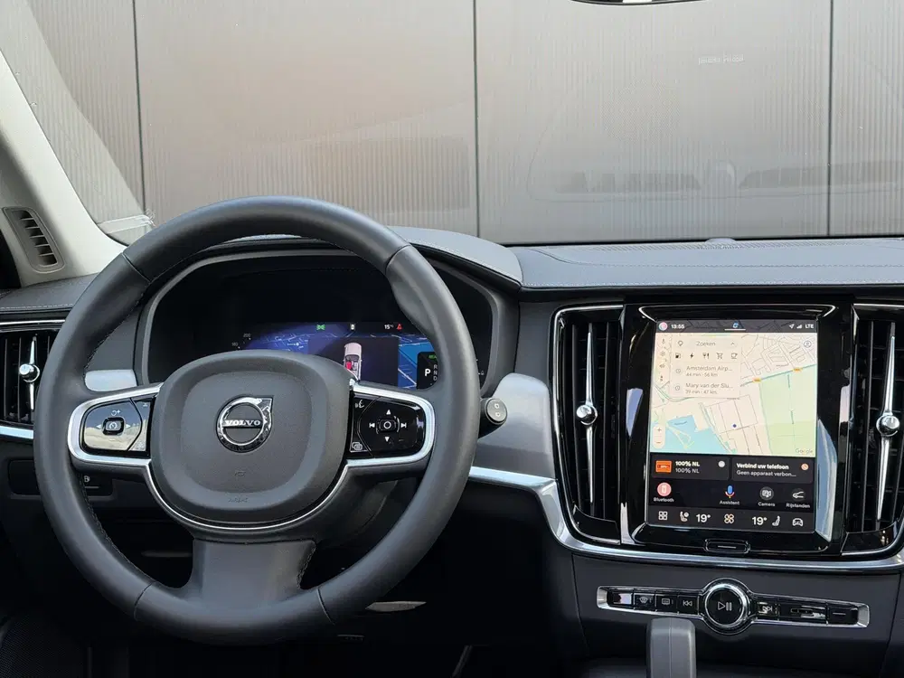 Volvo V90 2.0 T6 Plug-in hybrid AWD Ultra Dark BLACK uit 2024, foto 8