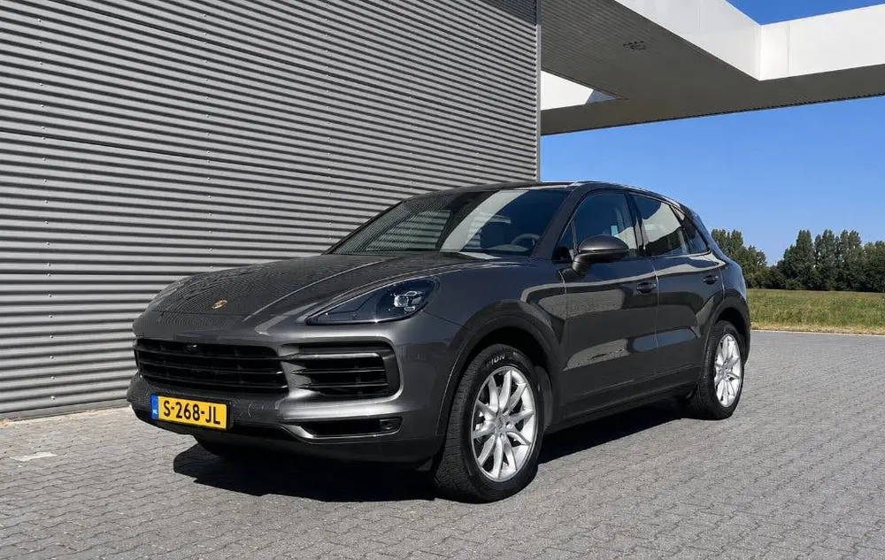 Porsche Cayenne 3.0 V6 340pk Tiptronic S 2020 Grijs uit 2020