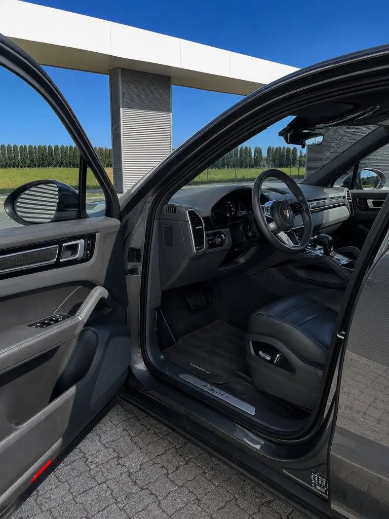Porsche Cayenne 3.0 V6 340pk Tiptronic S 2020 Grijs uit 2020, foto 12