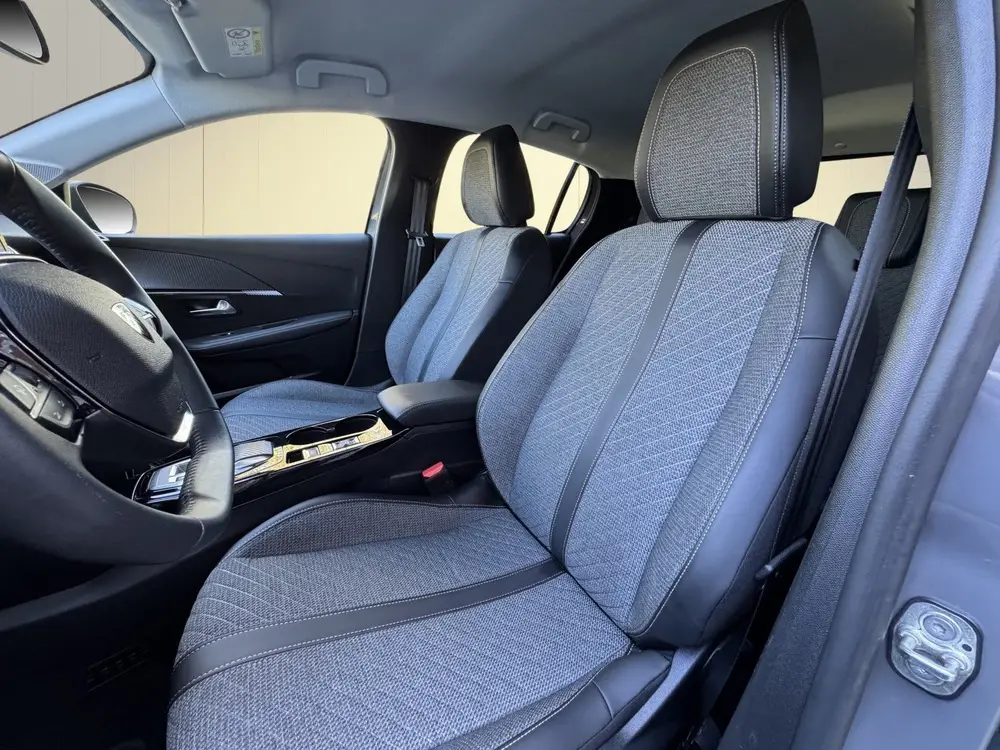 Peugeot 208 Hybrid 100 e-DCS6 ALLURE uit 2024, foto 10