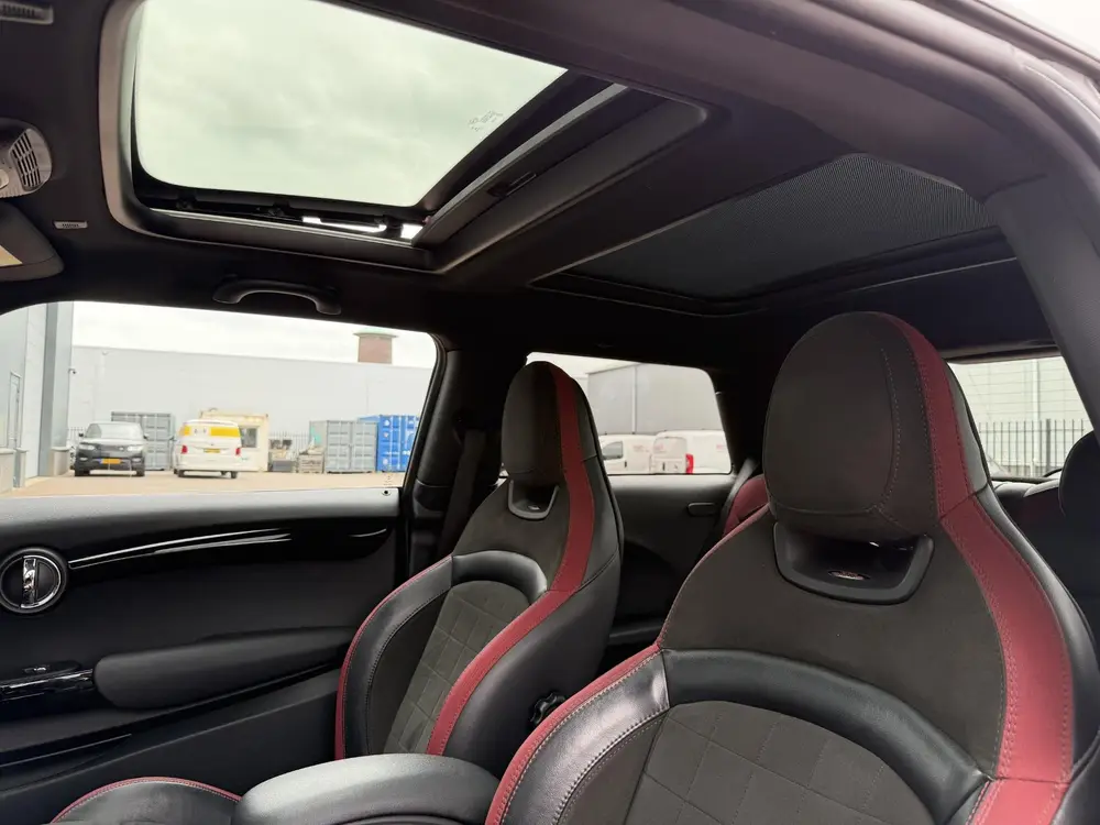 Mini Cooper S 2.0 GT Limited JCW PANO uit 2019, foto 11