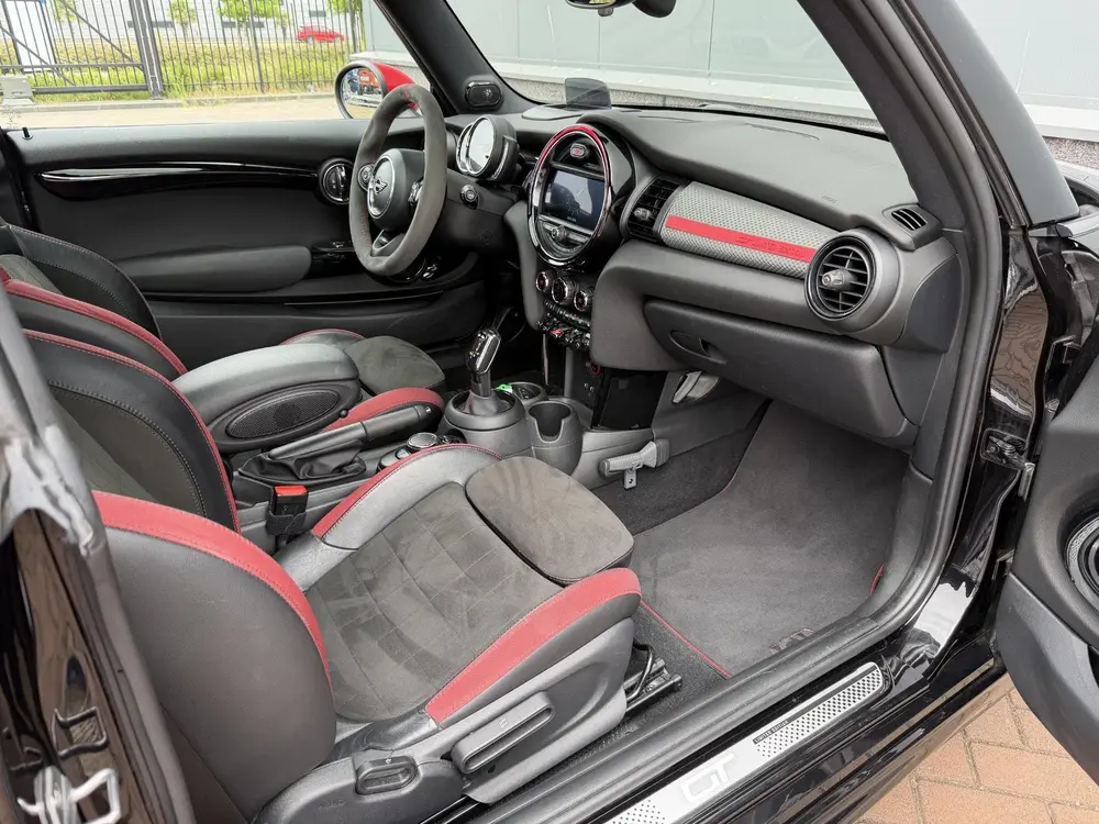 Mini Cooper S 2.0 GT Limited JCW PANO uit 2019, foto 13