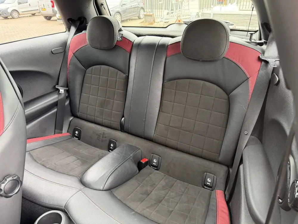 Mini Cooper S 2.0 GT Limited JCW PANO uit 2019, foto 14