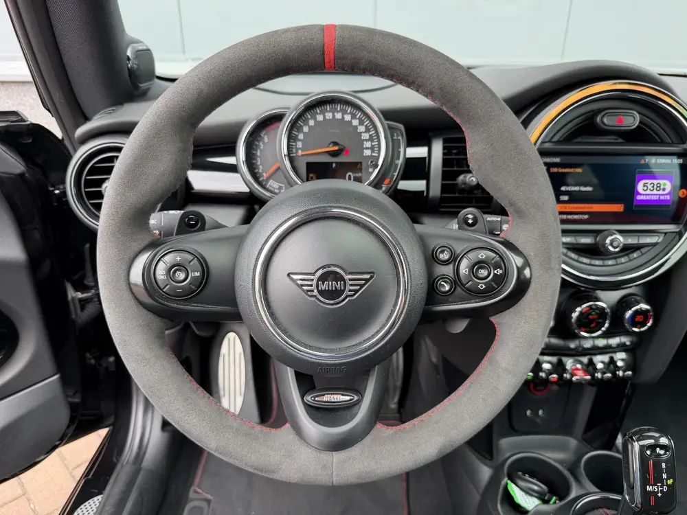 Mini Cooper S 2.0 GT Limited JCW PANO uit 2019, foto 17