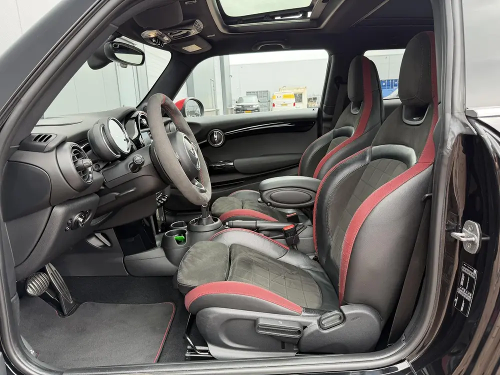 Mini Cooper S 2.0 GT Limited JCW PANO uit 2019, foto 9