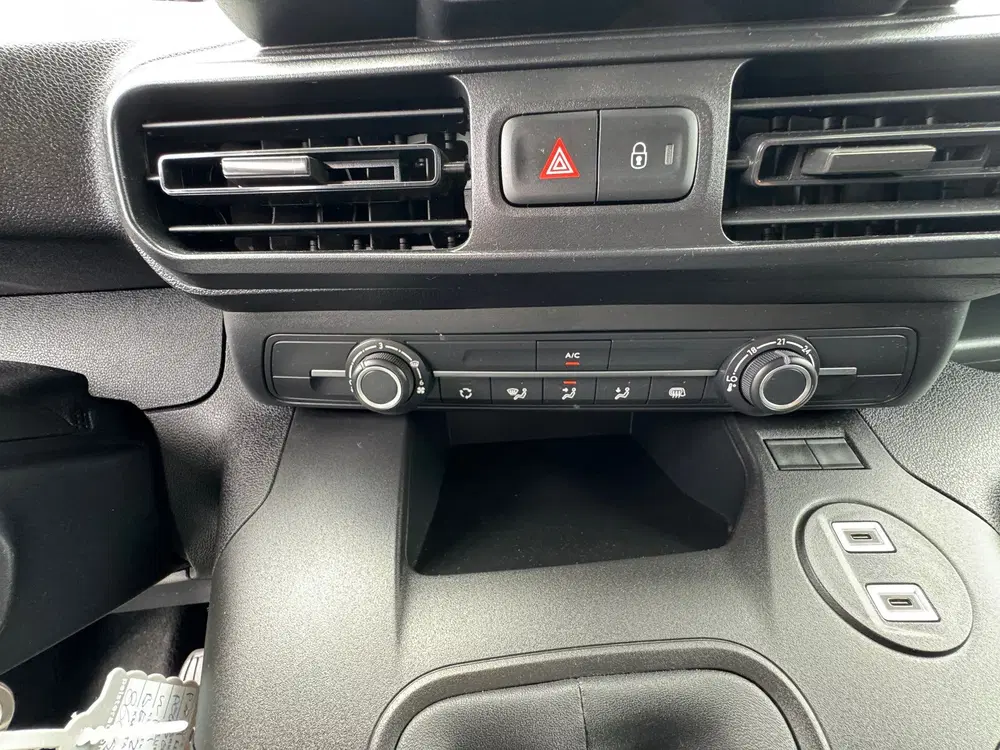 Peugeot Partner 1.2 PURETECH 110 BENZINE uit 2024, foto 17