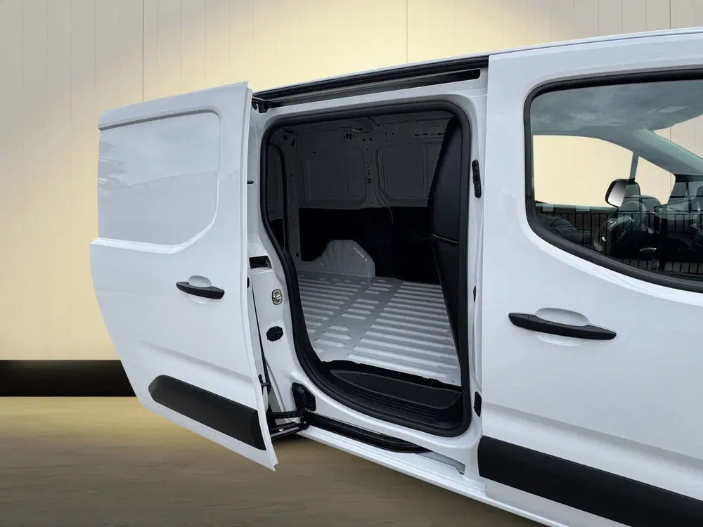 Peugeot Partner 1.2 PURETECH 110 BENZINE uit 2024, foto 4