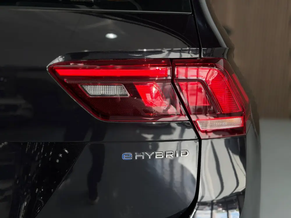 Volkswagen Tiguan 1.4 TSI eHybrid Automaat / Navigatie full uit 2022, foto 15