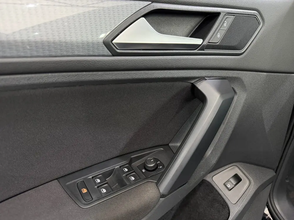 Volkswagen Tiguan 1.4 TSI eHybrid Automaat / Navigatie full uit 2022, foto 19