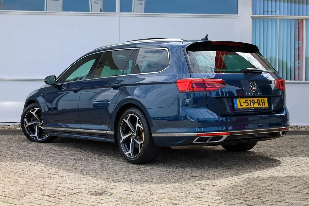 Volkswagen Passat Variant 1.5 TSI 150pk DSG R-Line Business uit 2021, foto 12