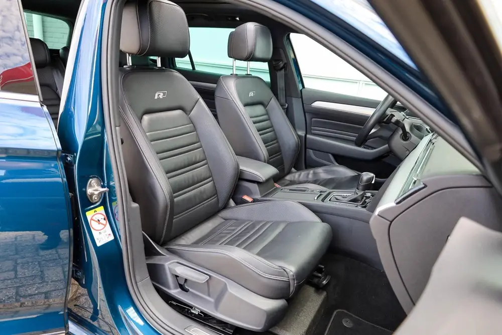Volkswagen Passat Variant 1.5 TSI 150pk DSG R-Line Business uit 2021, foto 17