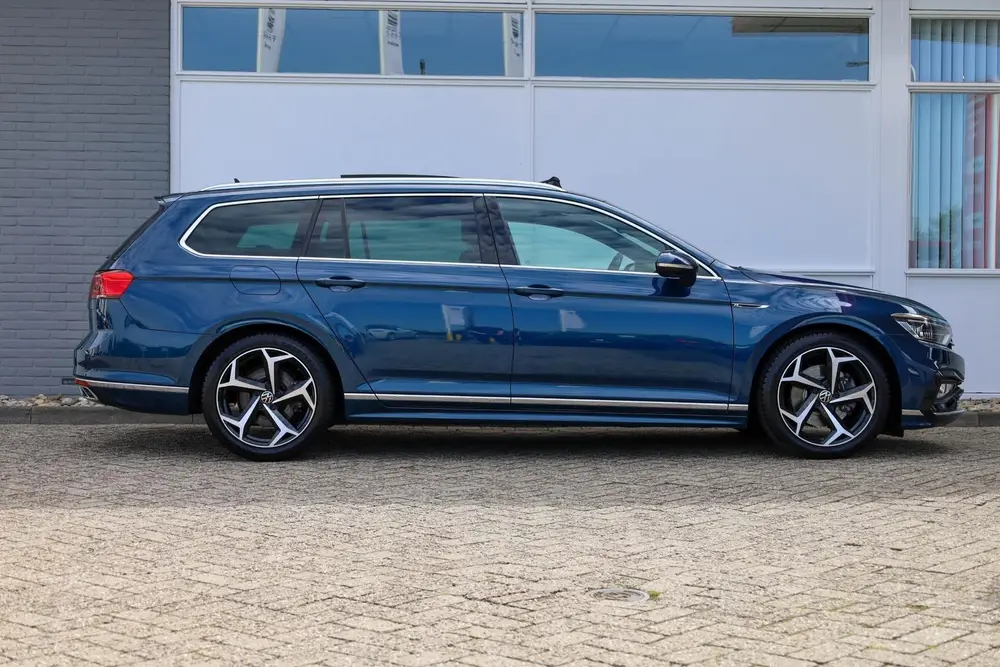 Volkswagen Passat Variant 1.5 TSI 150pk DSG R-Line Business uit 2021, foto 3