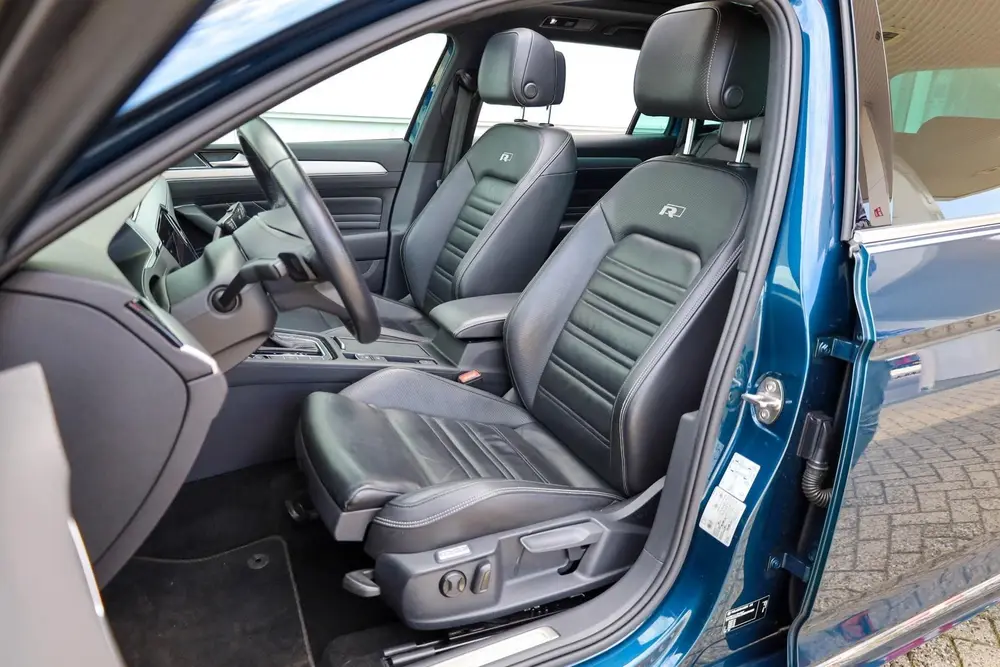 Volkswagen Passat Variant 1.5 TSI 150pk DSG R-Line Business uit 2021, foto 4