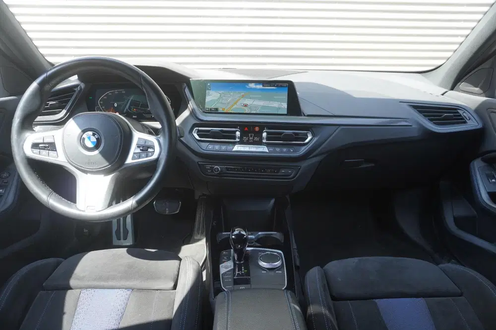 BMW 1-serie 120i uit 2022, foto 10