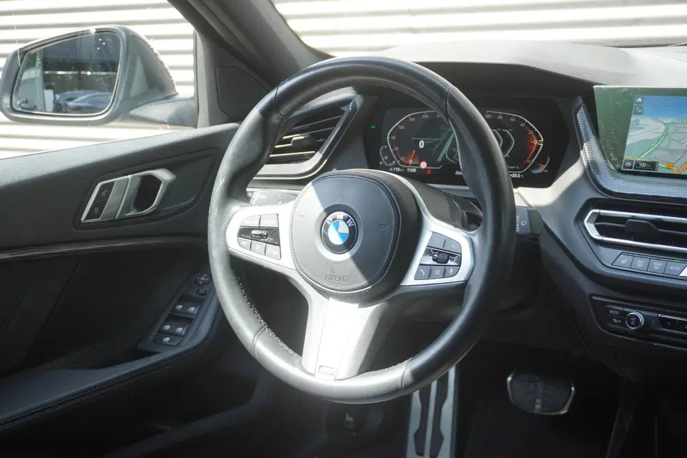 BMW 1-serie 120i uit 2022, foto 12