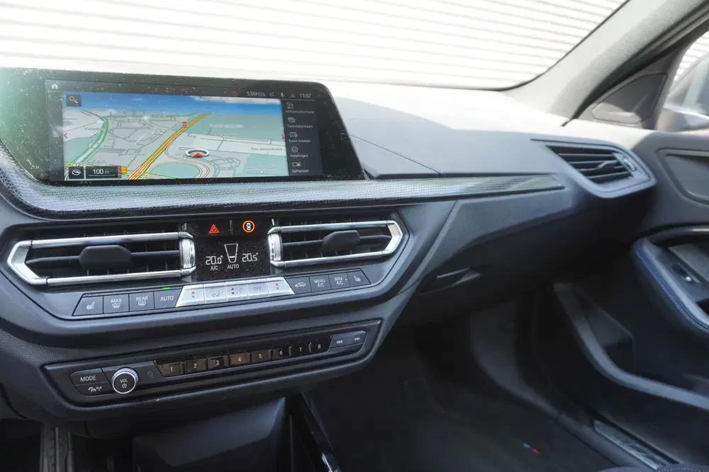 BMW 1-serie 120i uit 2022, foto 16