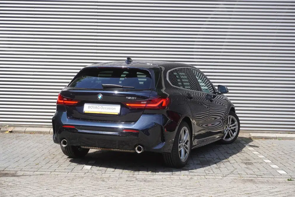 BMW 1-serie 120i uit 2022, foto 5