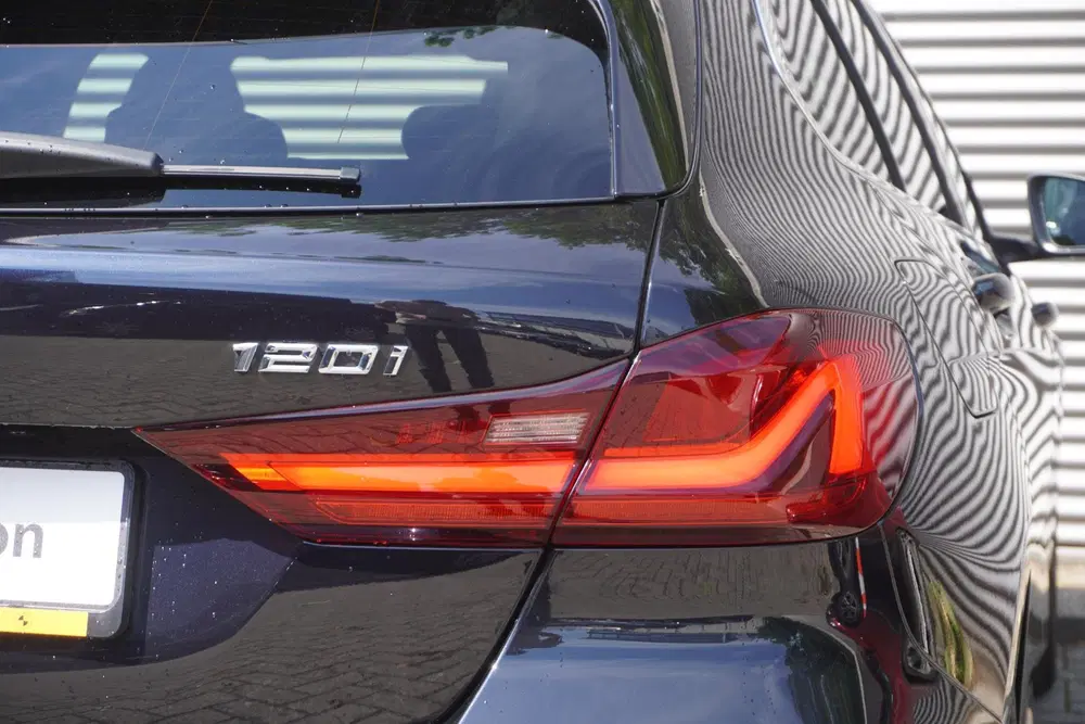 BMW 1-serie 120i uit 2022, foto 6