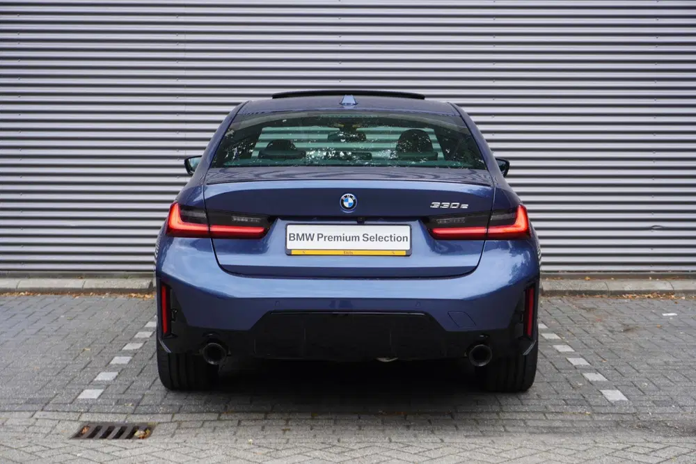 BMW 3-serie Sedan 330e M Sportpakket Pro uit 2025, foto 5
